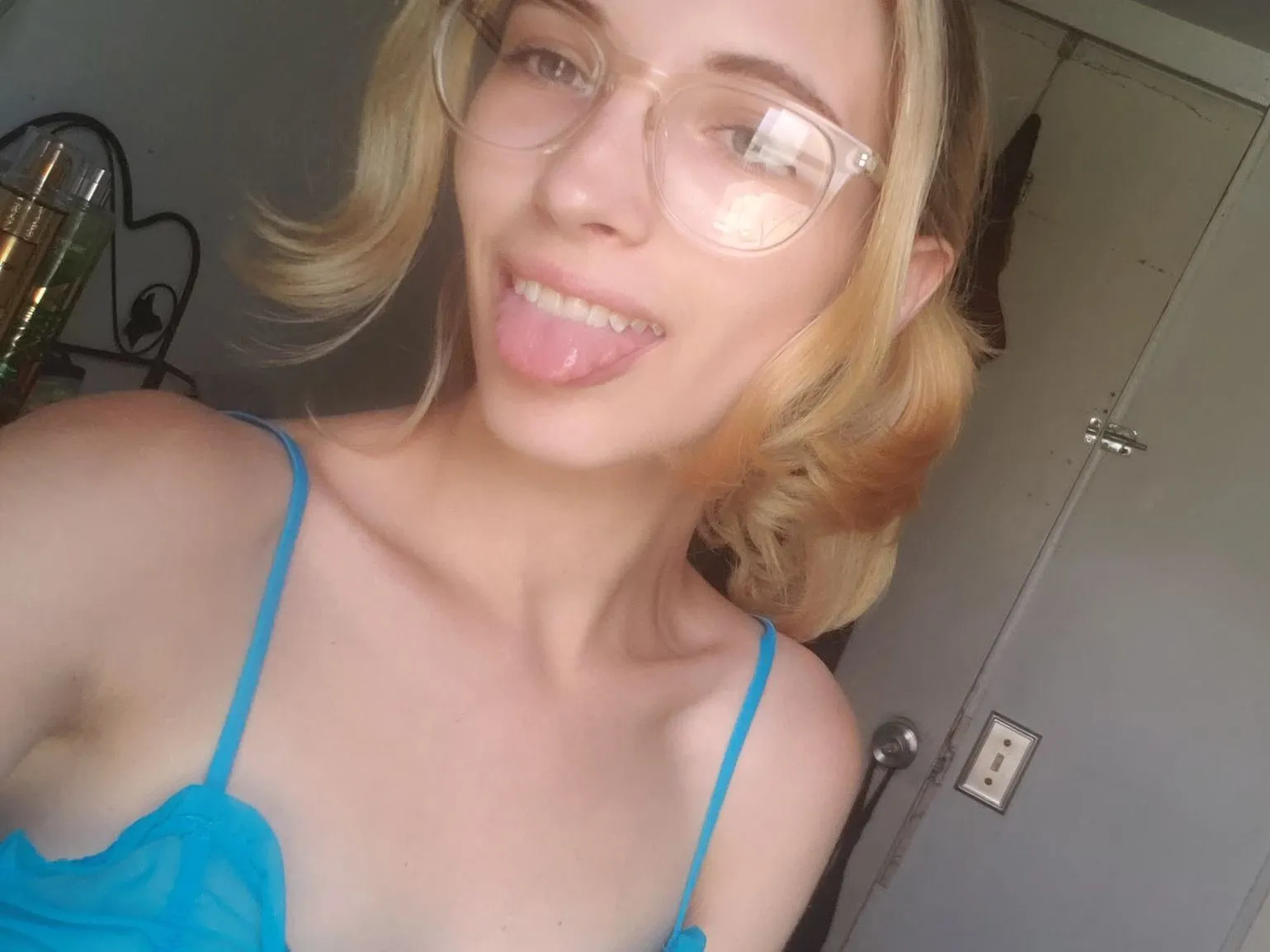 Live sex webcam photo for AriTaylor #3520972