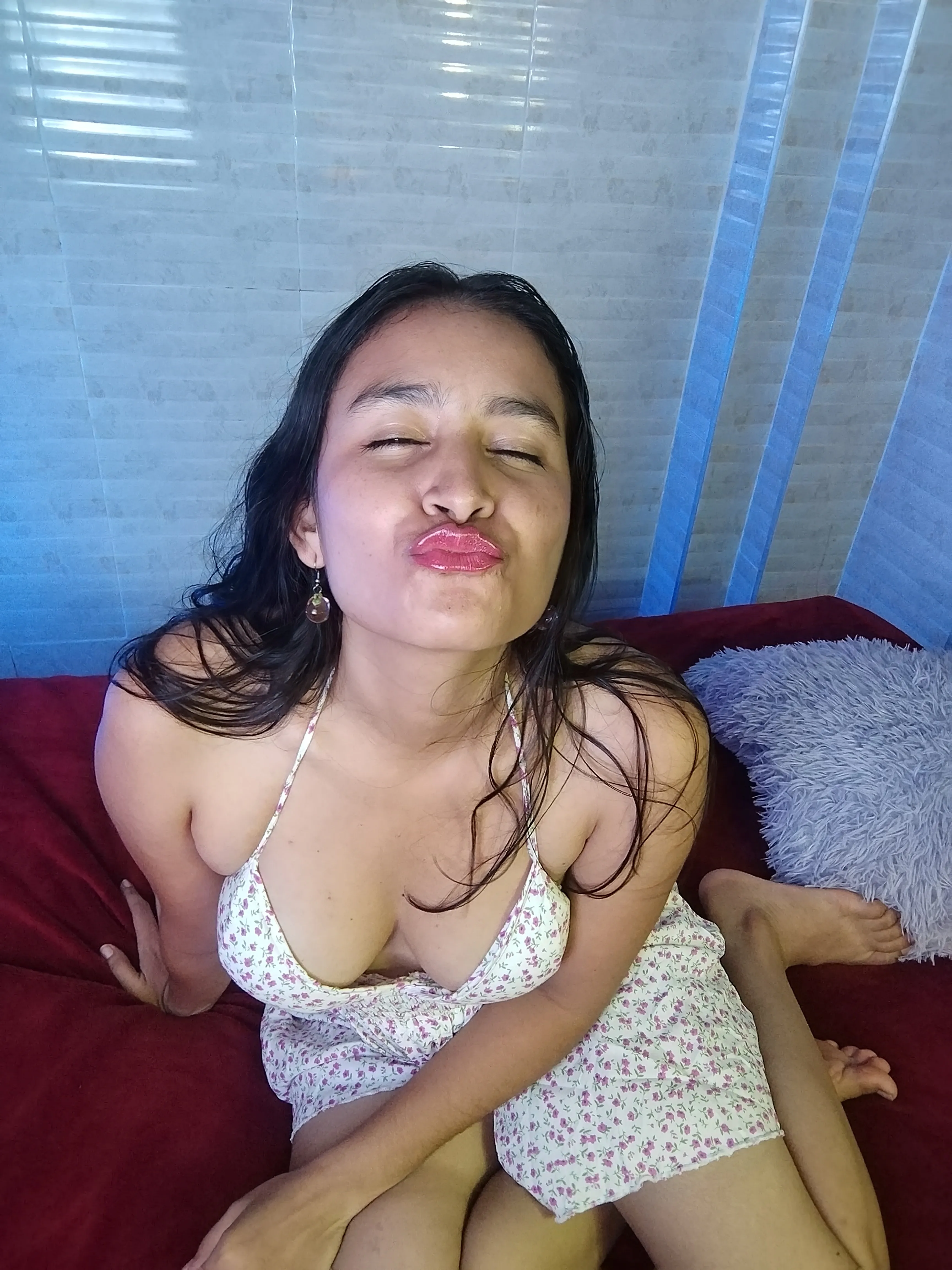 Live sex webcam photo for AmelieAmour23 #8198400