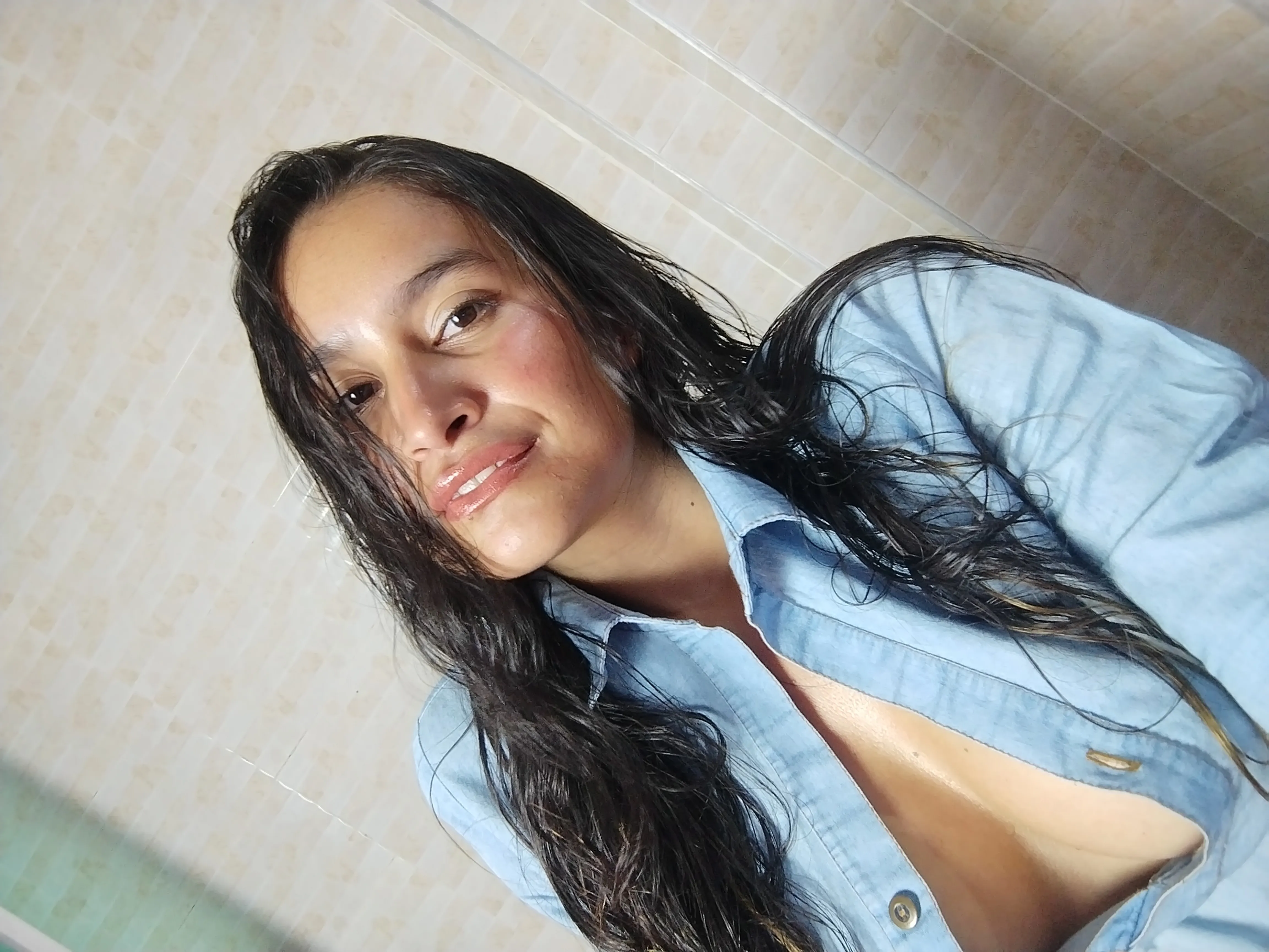 Live sex webcam photo for AmelieAmour23 #7979206