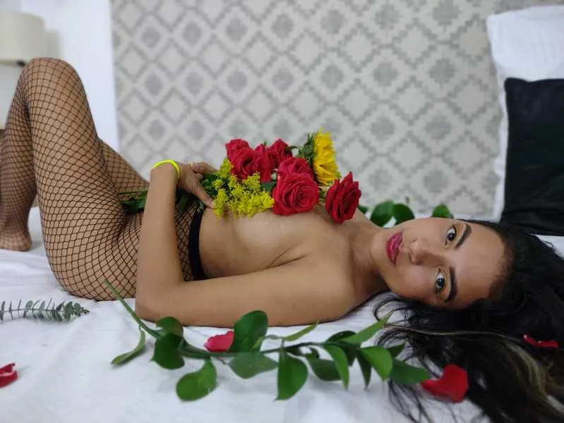 Live sex webcam photo for LunaJonnes #3284401