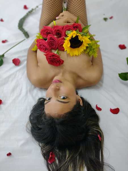 Live sex webcam photo for LunaJonnes #3284398