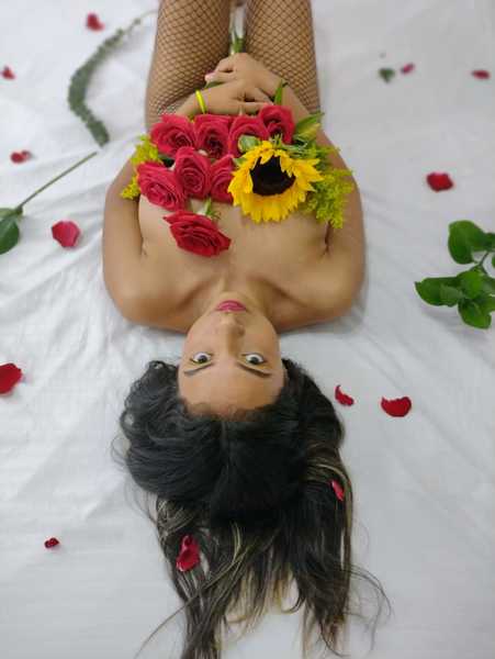 Live sex webcam photo for LunaJonnes #3284397