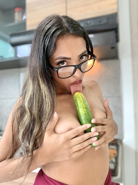 Live sex webcam photo for LunaJonnes #3242611