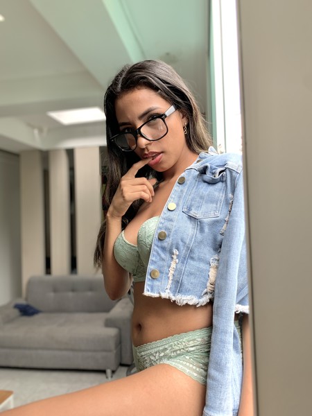 Live sex webcam photo for LunaJonnes #3242608