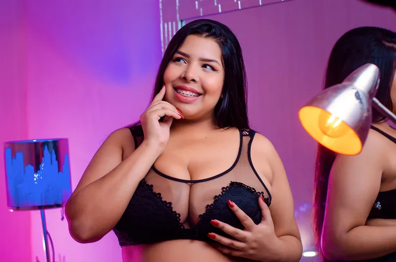 Live sex webcam photo for SalomeJonees #3445461