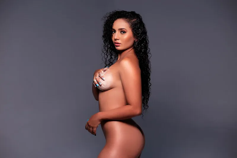 Live sex webcam photo for HelenBrown18 #3619341