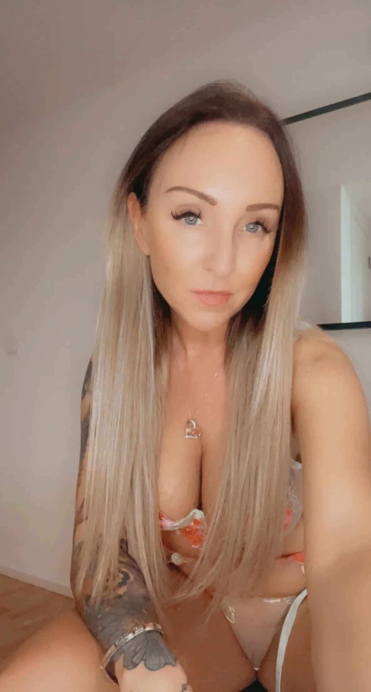 Live sex webcam photo for BritishLanaMilf #8242306