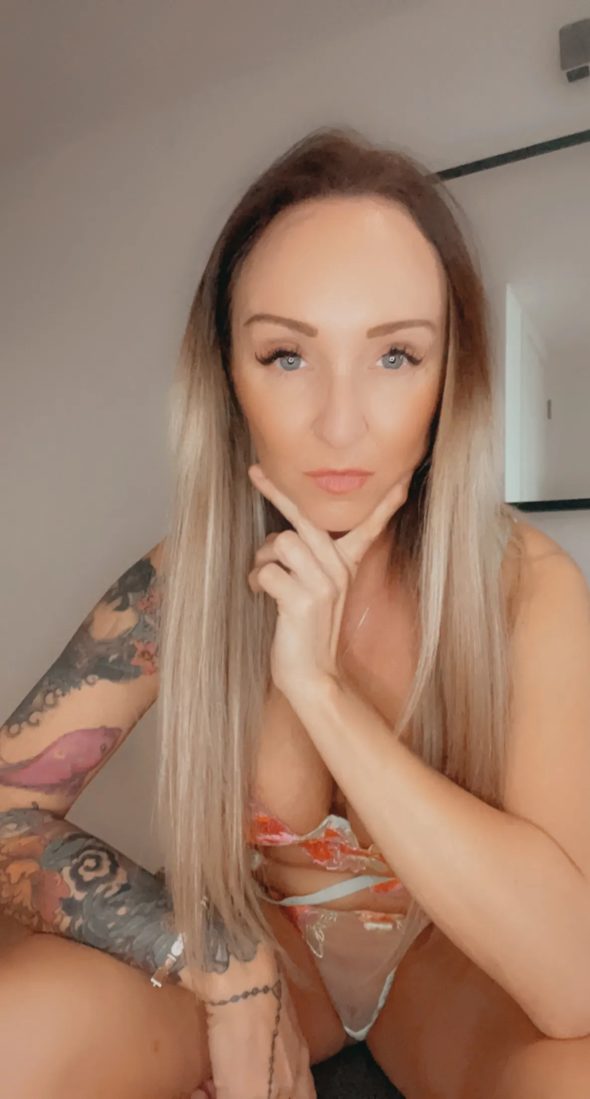 Live sex webcam photo for BritishLanaMilf #8242308