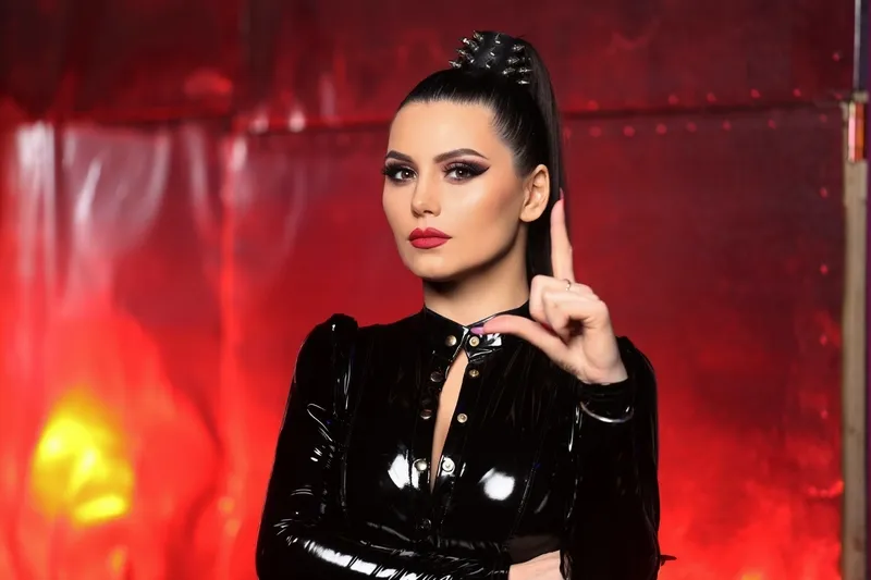 Live sex webcam photo for IsabelleCain #3225499