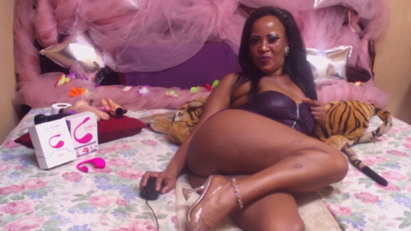 Live sex webcam photo for CougarNaughtyLadyxxx #3190297