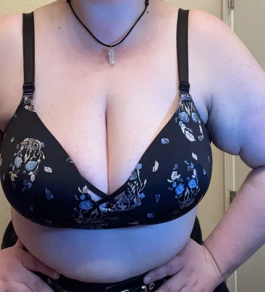 Live sex webcam photo for bigtittygothwife #3263862