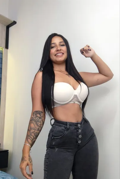 Live sex webcam photo for JadesMiller #3570266