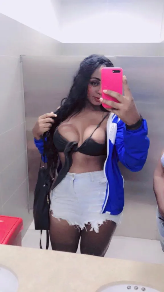 Live sex webcam photo for KataleyaaCollins #7224952