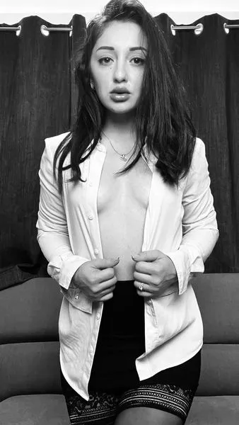 Live sex webcam photo for LIYNETTE #3417082