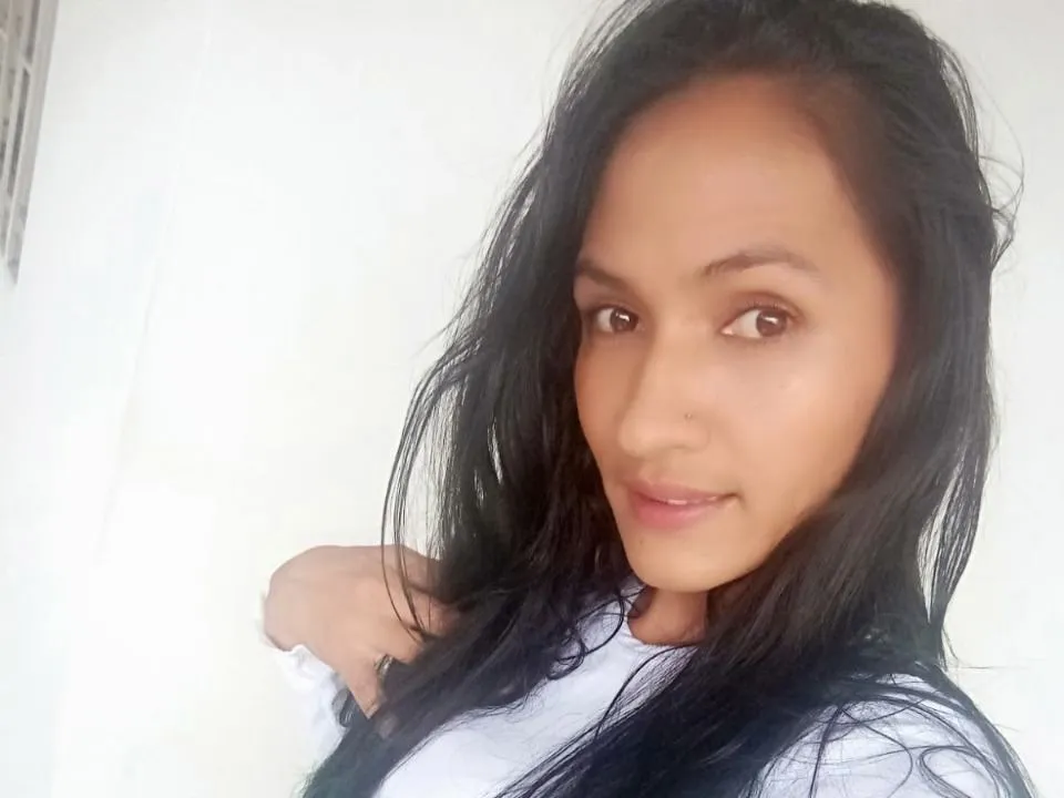 Live sex webcam photo for MartinaJones018 #3176501