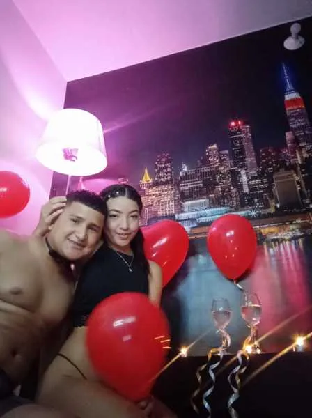 Live sex webcam photo for RogerAndJuliets #3160170