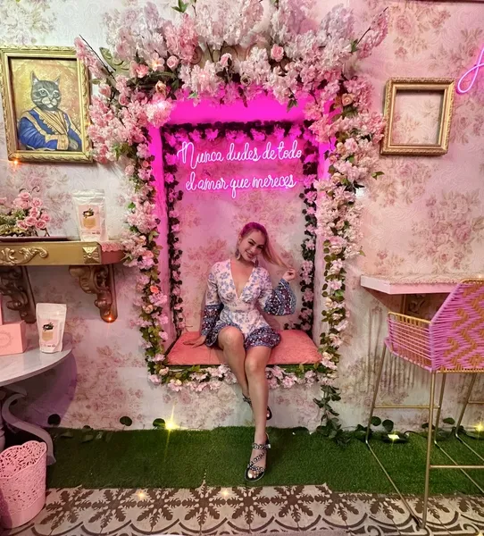 Live sex webcam photo for AnnettePink #3693392