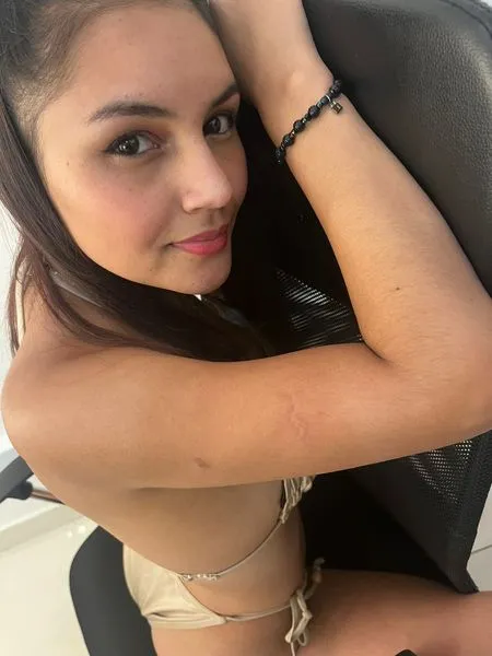 Live sex webcam photo for Gabi0852 #3194548