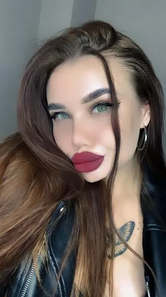 Live sex webcam photo for LiyaMensi #3140803