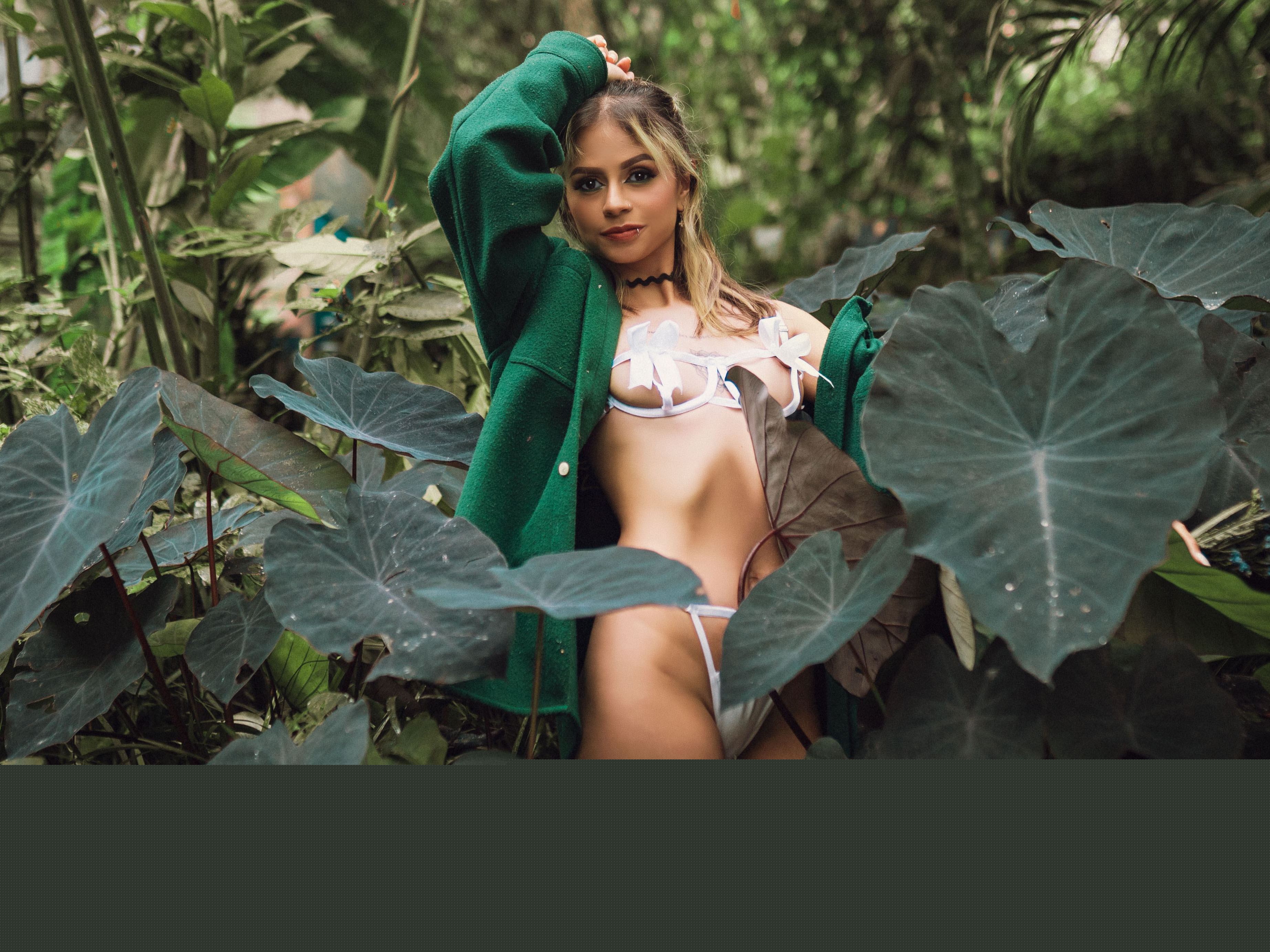 Live sex webcam photo for EveelynMiller #5573249