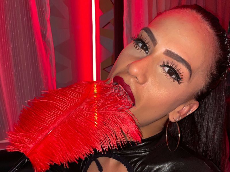 Live sex webcam photo for KimRosse #3257989