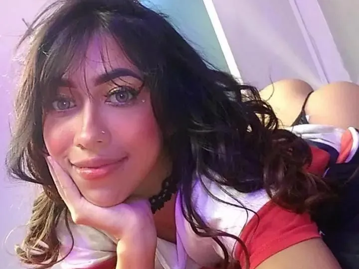 Live sex webcam photo for CharloteSin #3342638