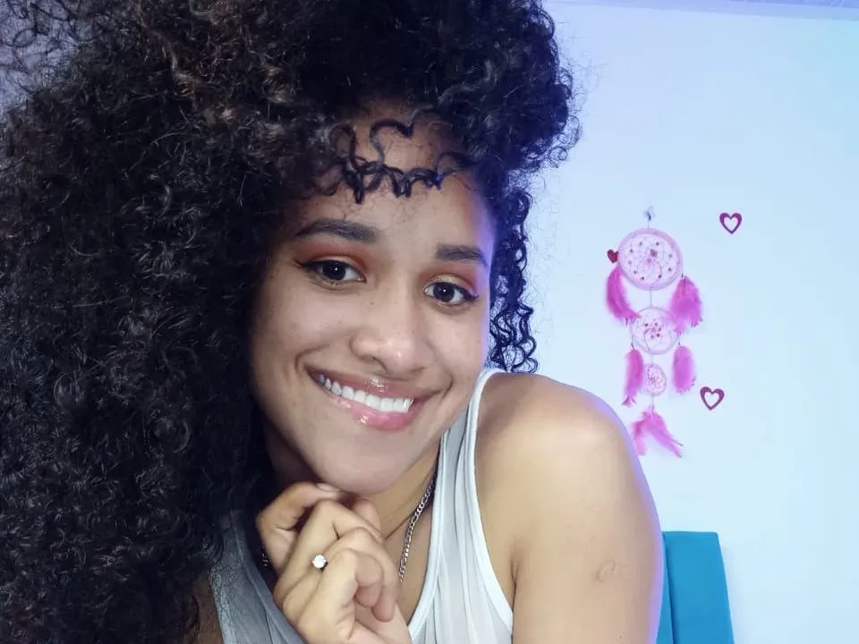 Live sex webcam photo for Keniasellerss #3223609