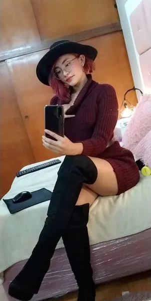 Live sex webcam photo for ELLATHOMPONS #3153611