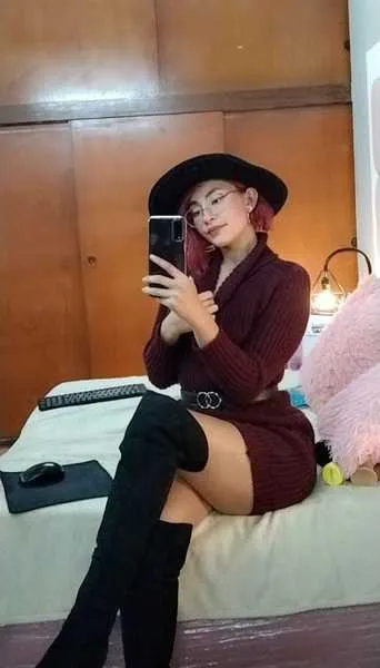 Live sex webcam photo for ELLATHOMPONS #3153610