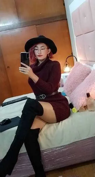 Live sex webcam photo for ELLATHOMPONS #3153607