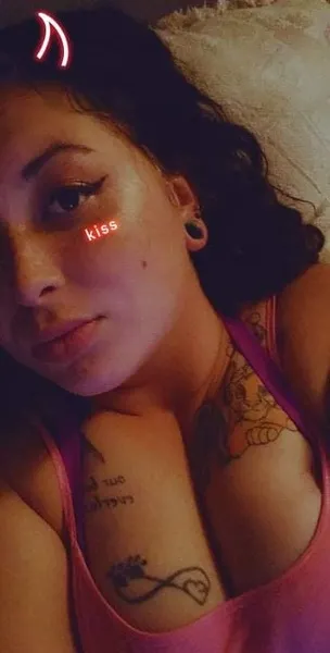 Live sex webcam photo for Curvychic18 #3138459