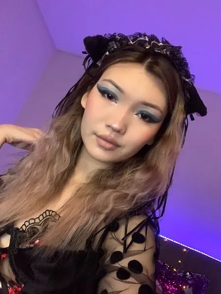 Live sex webcam photo for sugarllipss #3498634