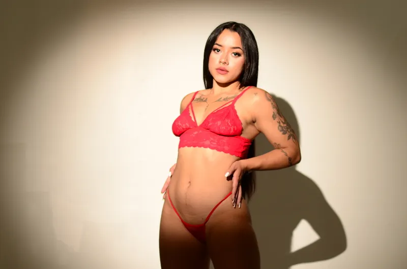 Live sex webcam photo for MaddyParisi #3183355