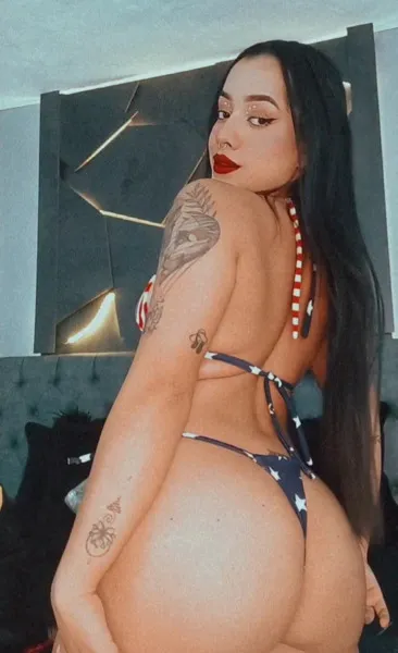 Live sex webcam photo for MaddyParisi #3326131