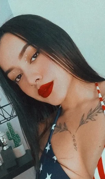 Live sex webcam photo for MaddyParisi #3326128