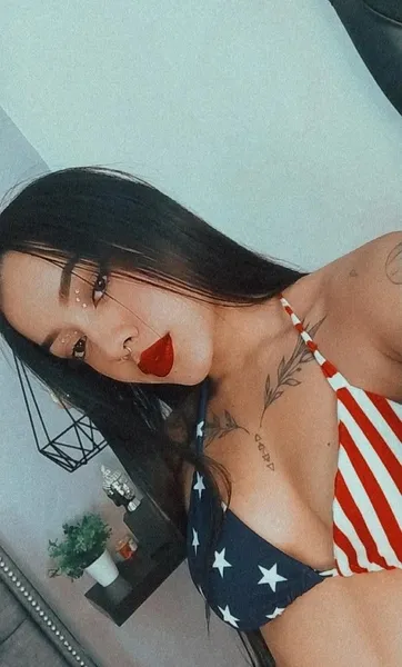 Live sex webcam photo for MaddyParisi #3326130