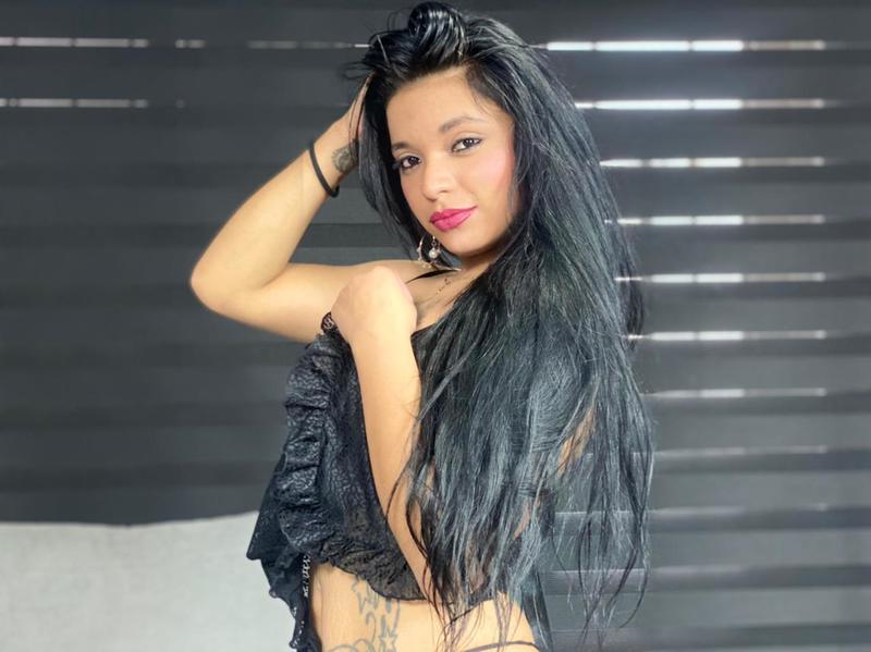 Live sex webcam photo for MaddyRouse #3156096