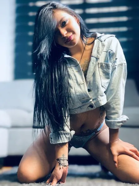 Live sex webcam photo for MaddyRouse #3156035