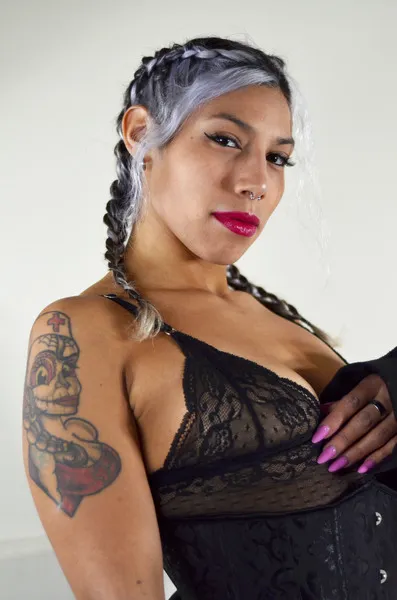 Live sex webcam photo for MichelKorn #3420931