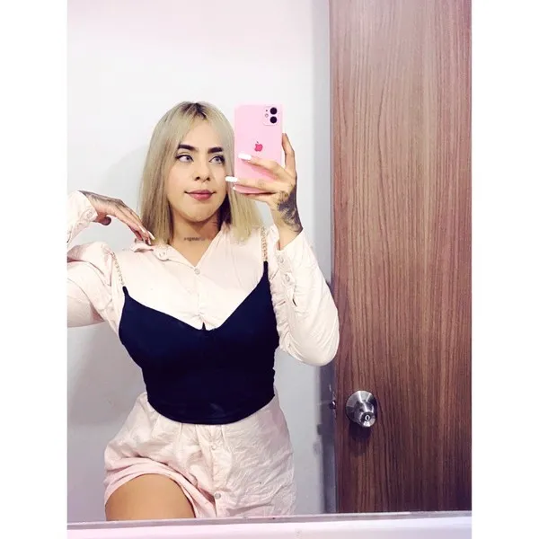 Live sex webcam photo for HollyySmith #3491217