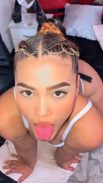 Live sex webcam photo for DylanAndLucia #3511276