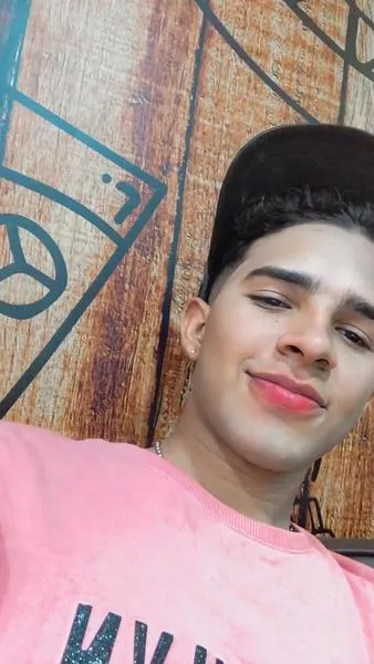 Live sex webcam photo for DylanAndLucia #3481493