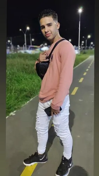 Live sex webcam photo for DylanAndLucia #3481515