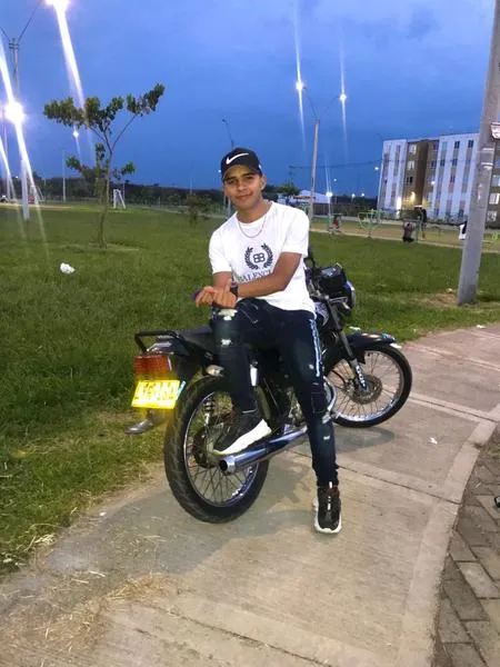 Live sex webcam photo for DylanAndLucia #3481500