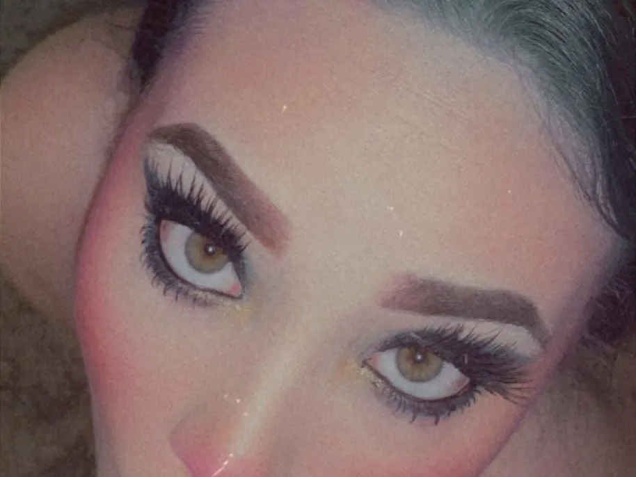 Live sex webcam photo for MicahLee #3333361