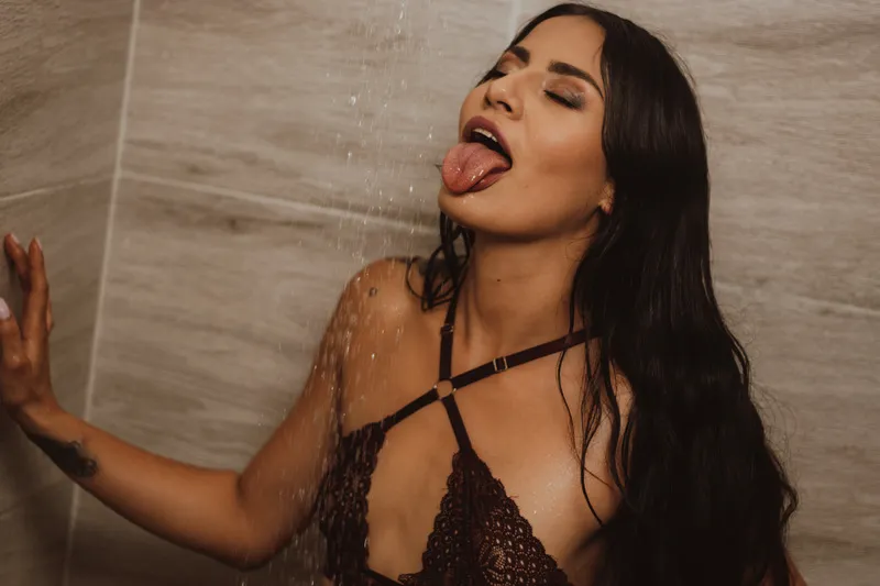 Live sex webcam photo for SophiieLee #3174419