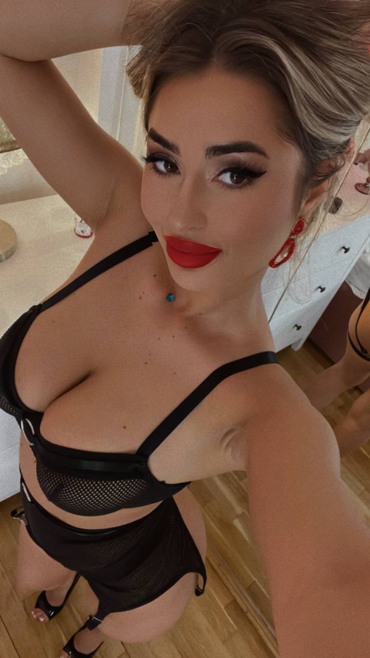 Live sex webcam photo for LoraDevine #7780543