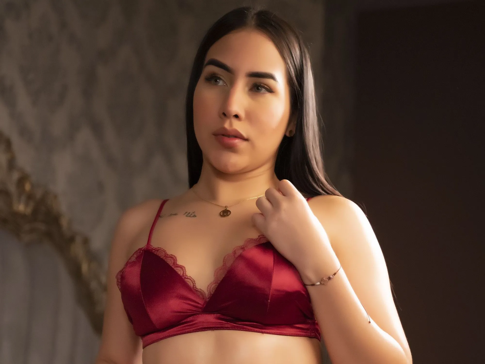 Live sex webcam photo for MaddieKeey #3169216