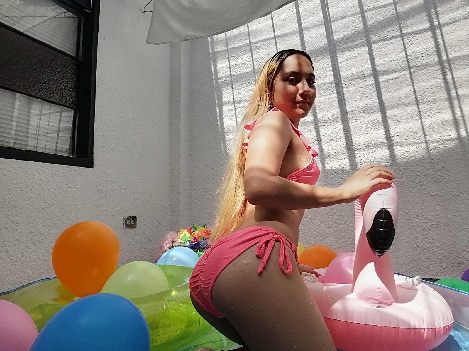 Live sex webcam photo for camilaSwitt #7385695