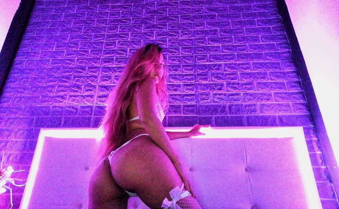 Live sex webcam photo for camilaSwitt #7385694